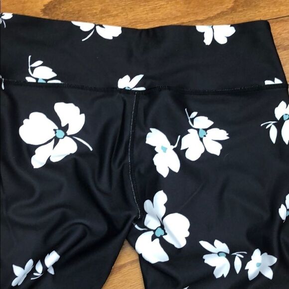 Fabletics Tuberose Capri No Slice, No Dice Legging - Picture 6 of 10